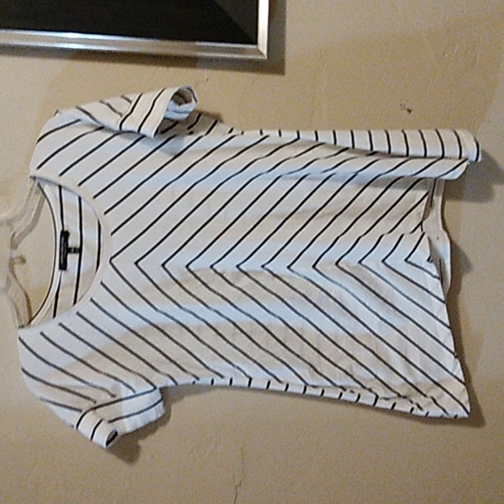 Jones New York Signature size medium t-shirt.  GUC